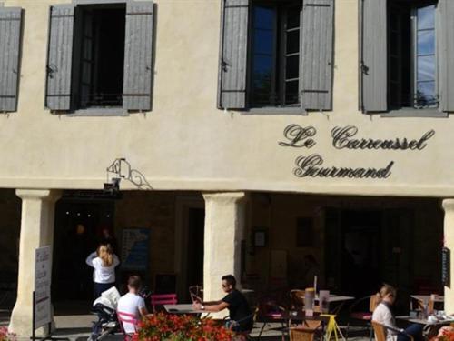 Du Cote De Chez Jeanne Hotel Fourcès Екстериор снимка